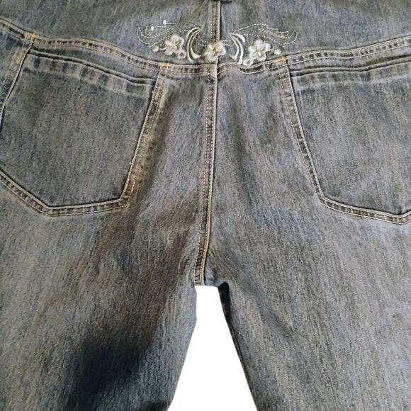 Cosmopolitan Gray Cropped Jeans - Picture 7 of 13